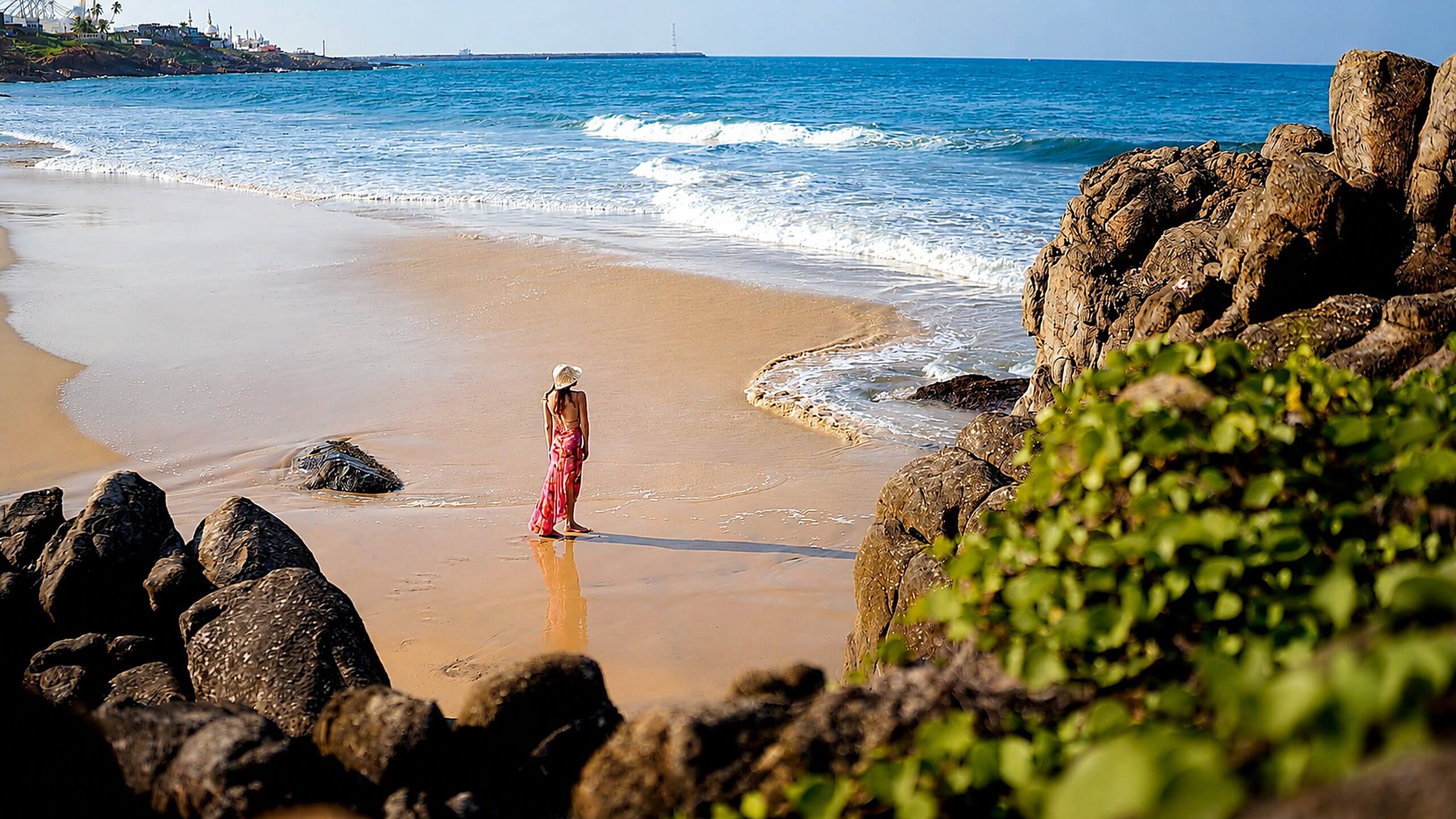 01_beach-walk-lighthouse